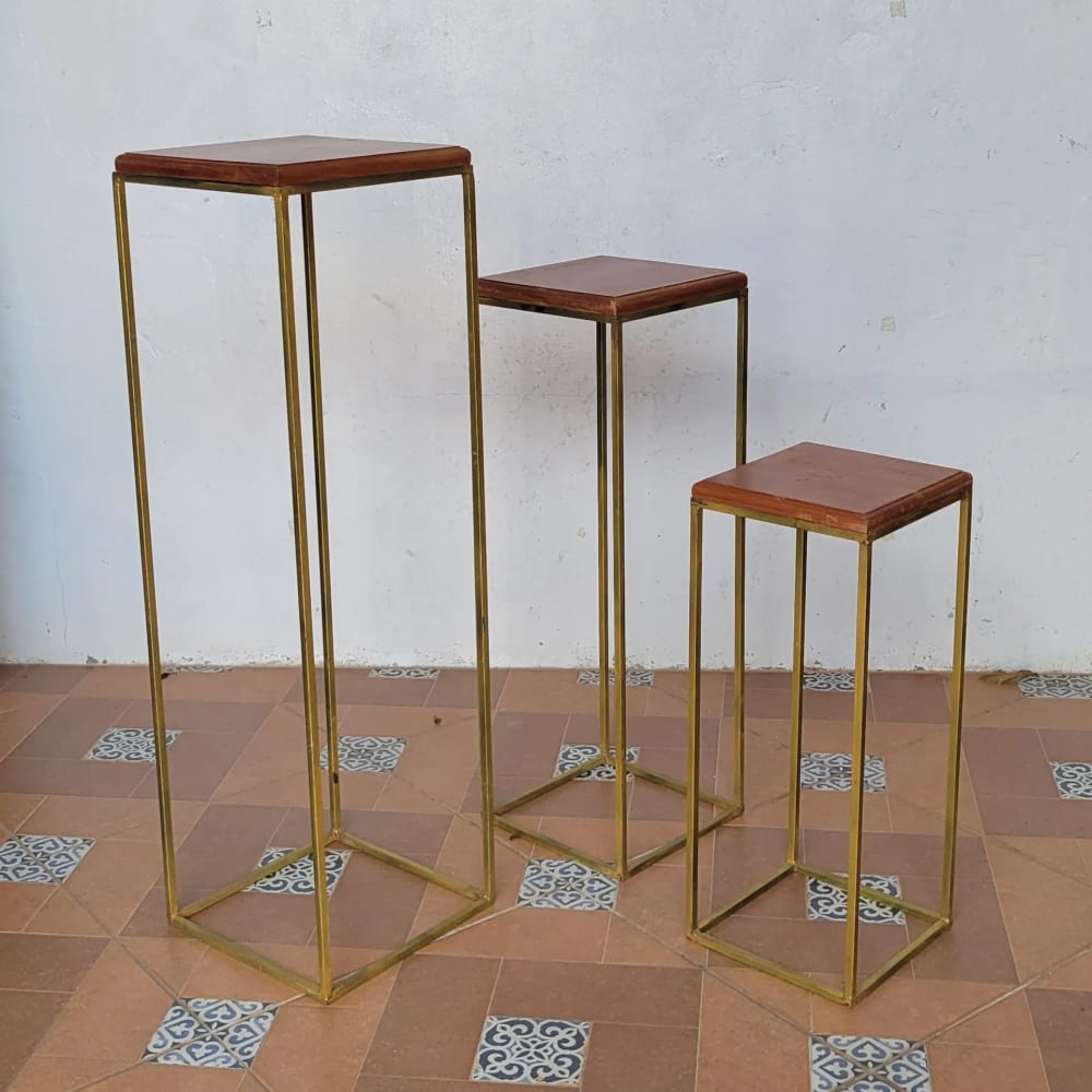 Cubículos de Hierro y Madera — Alquifiestas y Eventos