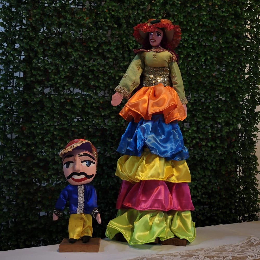 Gigantona y Enano Cabezón — Alquifiestas y Eventos