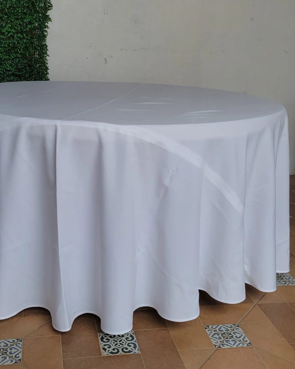 Mantel Redondo 10 personas (Blanco Liso) — Alquifiestas y Eventos, San Marcos