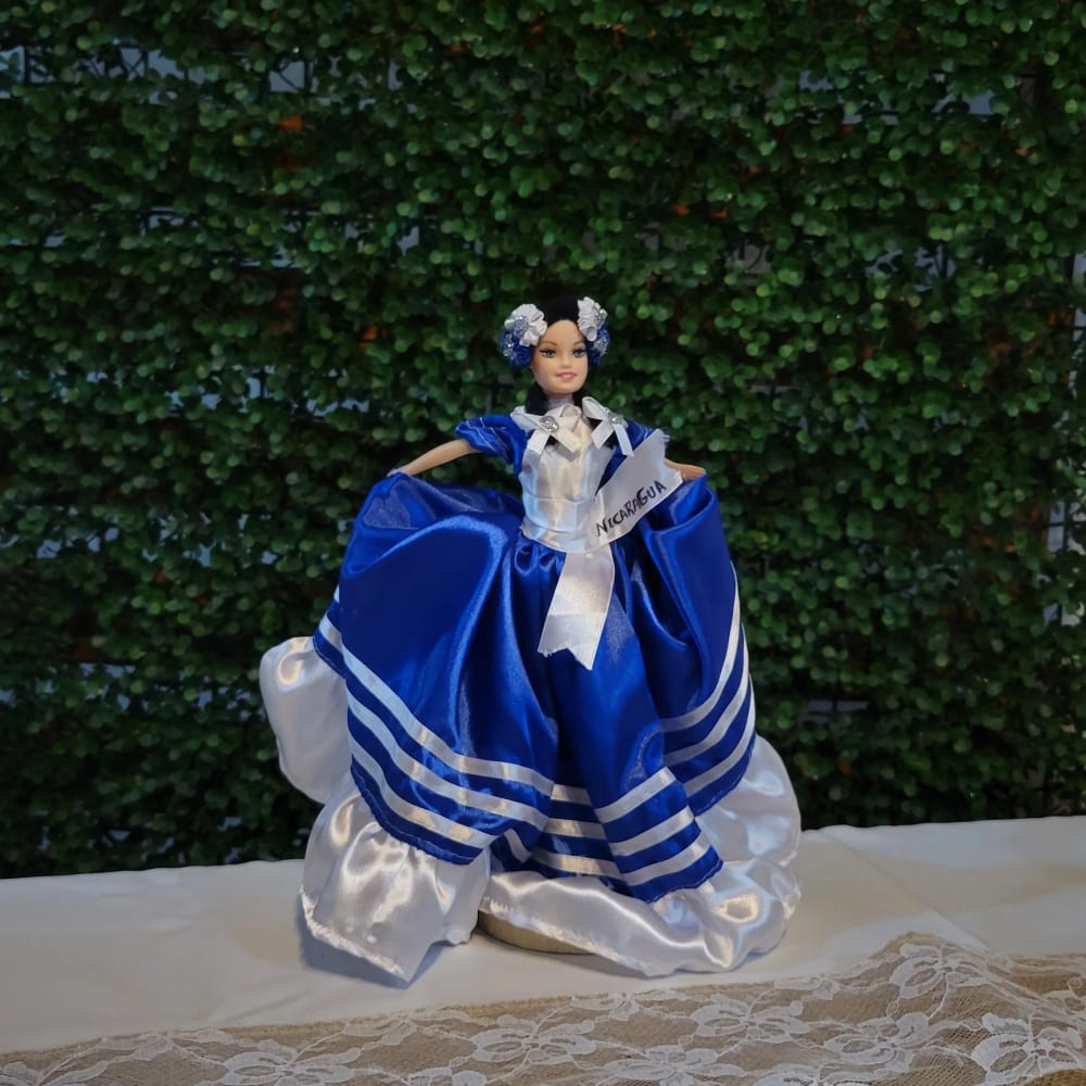 Muñeca Típica — Alquifiestas y Eventos